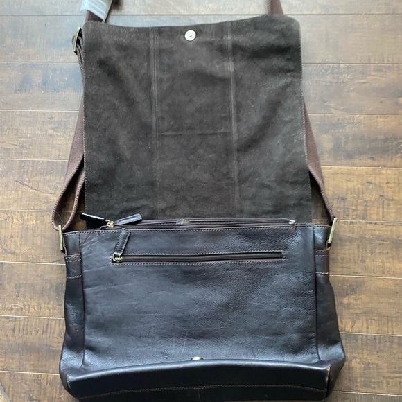 Triumph Messenger Saddlebag Genuine leather bag - Picture 3 of 16